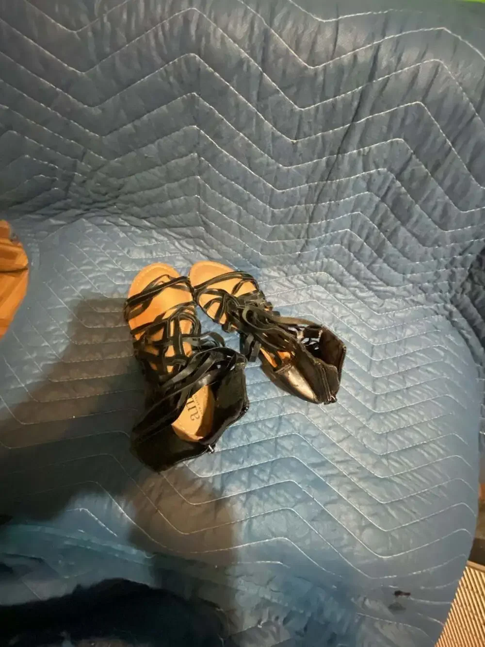 a.n.a A New Approach Women's Black Gladiator Strappy Sandals with Back Zipper
